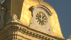 Старинные часы ещё идут: самые знаменитые башенные часы Петербурга