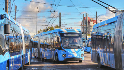 Самому большому троллейбусному парку Петербурга сегодня исполнилось 84 года