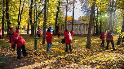 Активисты «Волонтёрской Роты» приняли участие в общегородском субботнике