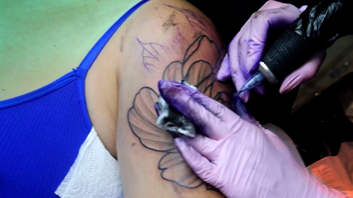 К татуировкам негативно относятся 46% петербуржцев - tvspb.ru