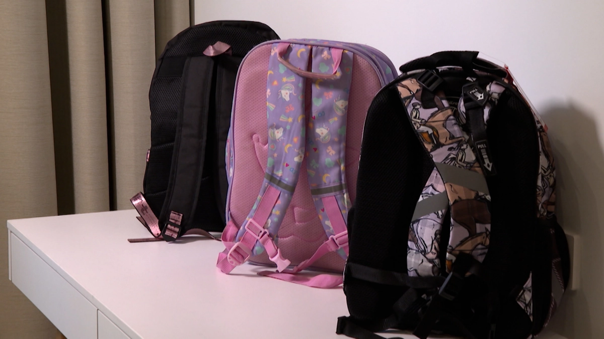 Шестиклассница выбросила из окна рюкзак с миллионом: в Петербурге задержали 16-летнюю пособницу мошенников - tvspb.ru