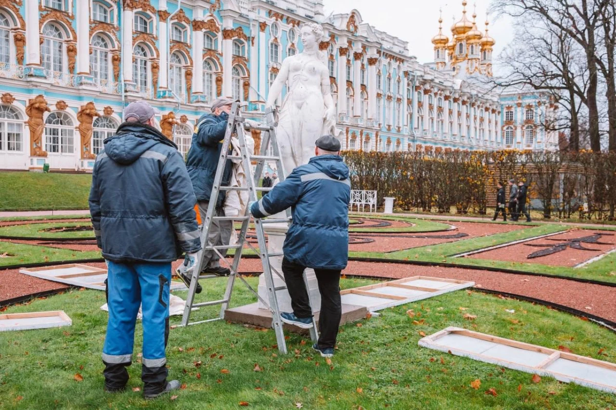 В Царском Селе к зиме утеплят 60 скульптур - tvspb.ru