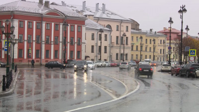 Из-за сильного ветра в Петербурге объявили жёлтый уровень опасности