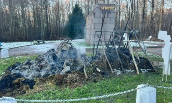 Под Петербургом неизвестные сожгли шалаш Ленина