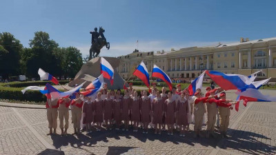 Александр Беглов поздравил петербуржцев с Днем народного единства