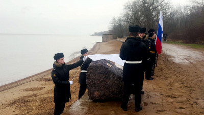 Памятный знак, посвященный полковнику Федоту Толбухину, торжественно открыли в Кронштадте