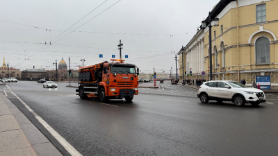 Петербургские улицы обработали против гололеда