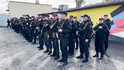 В Мариуполе в сводном отряде петербургской полиции состоялась смена личного состава