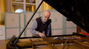 Мы — петербуржцы. Мастер по настройке музыкальных инструментов Армен Егикян