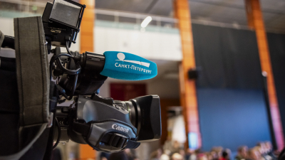 Председатель петербургского отделения Союза журналистов России Дмитрий Шерих поздравил телеканал «Санкт-Петербург» с 15-летием