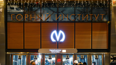 Станцию «Горный институт» открыли досрочно, завершив ремонт эскалаторов