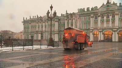 В Петербурге на борьбу с гололедом бросили все силы
