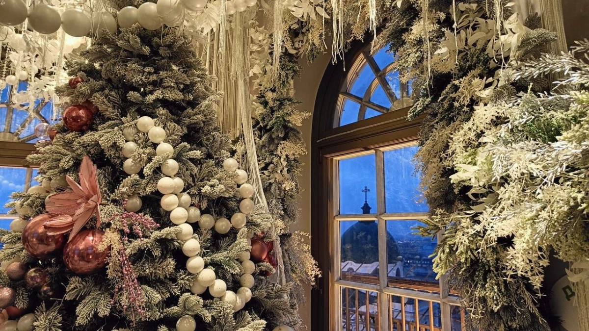 Интерьер Думской башни украсили к Новому году - tvspb.ru