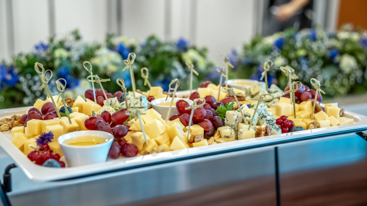 В Петербурге и области уничтожили более 500 тонн запрещенных продуктов за 10 лет - tvspb.ru