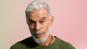 С Новым годом! Петербуржцев с праздником поздравляет народный артист России Олег Газманов