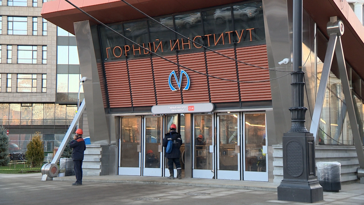 Спустя 2 часа станция «Горный институт» заработала в обычном режиме - tvspb.ru