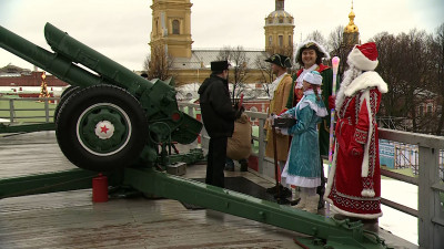 Выстрел из пушки Петропавловской крепости посвятили 325-летию указа «О праздновании Нового года»