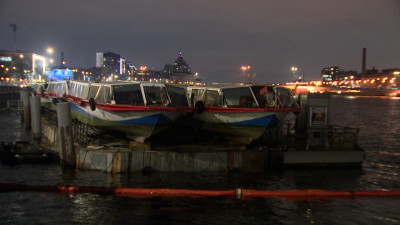 Затонувший накануне пассажирский теплоход «Джульетта» достали из Большой Невки