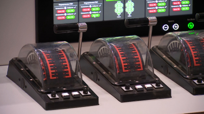 Александр Беглов и Николай Патрушев осмотрели испытательные цеха Крыловского научного центра