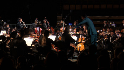 Александр Беглов поздравил с наступающим Новым годом руководителя оркестра MusicAeterna Теодора Курентзиса