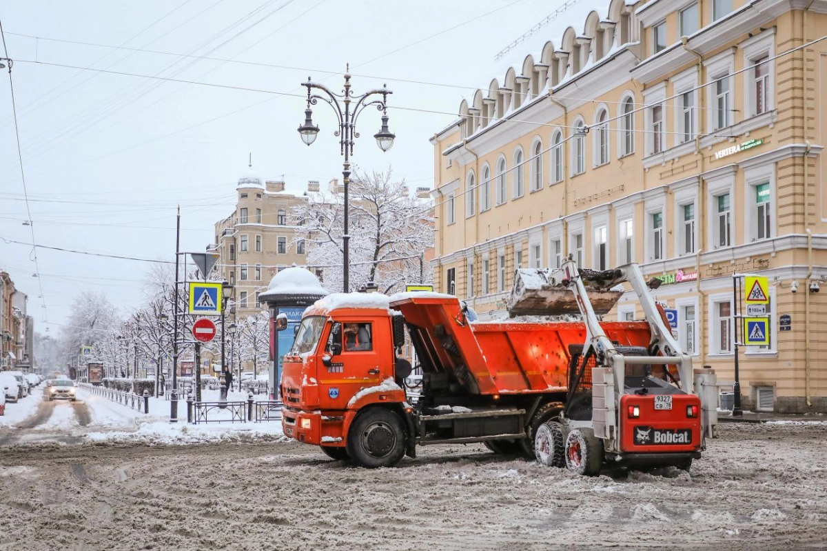 Петербуржцам показали, как чистят от снега районы города - tvspb.ru