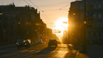 Жара влияет на водителей как алкоголь: врач рассказал, как избежать опасностей за рулем