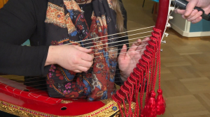 Подарок из Мьянмы. Санкт-Петербургский музей театрального и музыкального искусства получил в дар уникальную арфу