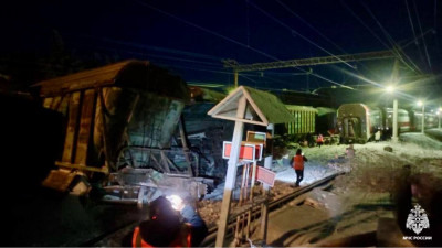 В МЧС сообщили новые подробности столкновения поездов в Мурманской области