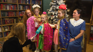 Семейные новогодние чтения. К каким книгам сегодня обращаются любители литературы разных возрастов?