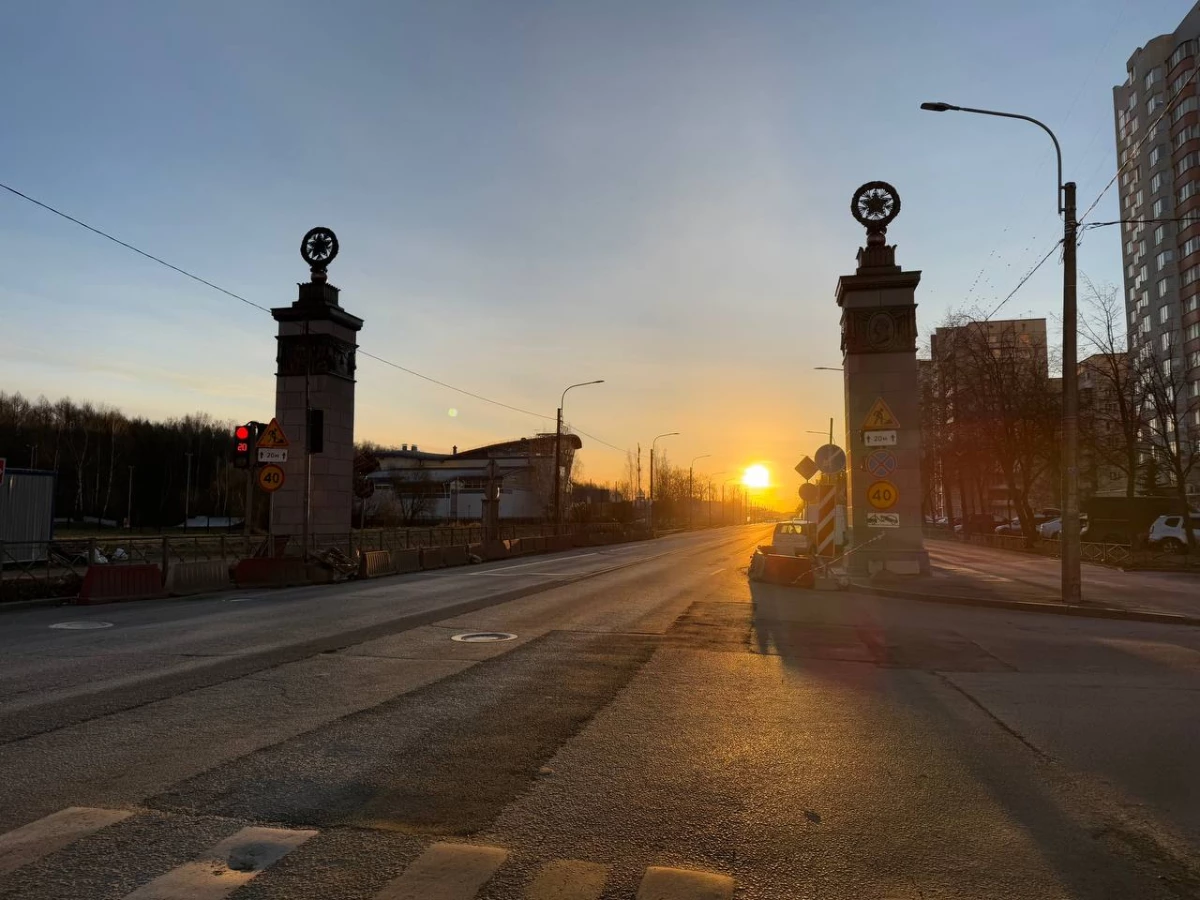 В Красногвардейском районе отреставрировали Триумфальные пилоны – памятник защитникам Ленинграда - tvspb.ru