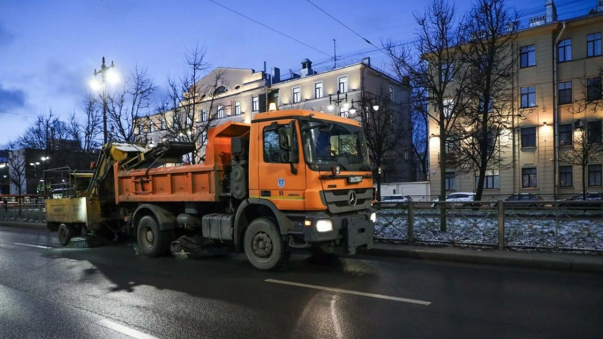 В ночь на 14 декабря Петербург будут убирать 730 единиц техники - tvspb.ru