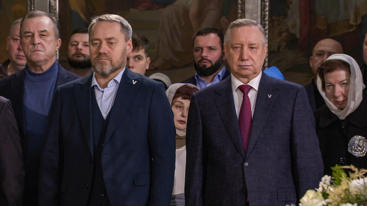 Александр Беглов и Александр Бельский посетили Рождественское богослужение в Казанском соборе - tvspb.ru