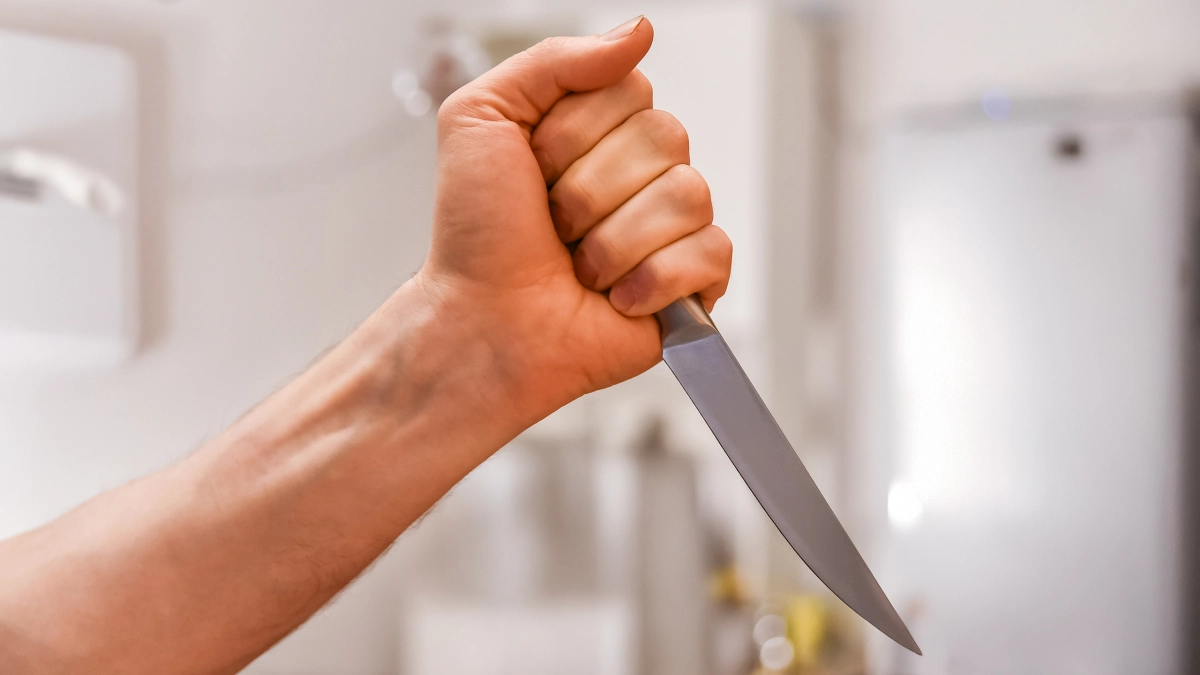 Петербуржец с ножом напал на продавца во Фрунзенском районе - tvspb.ru