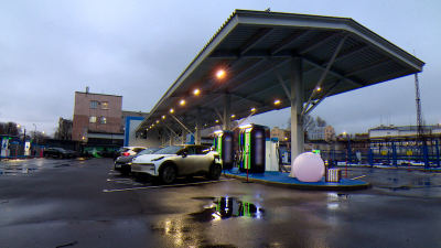 В Петербурге открылась самая большая в России электрозаправка для автомобилей