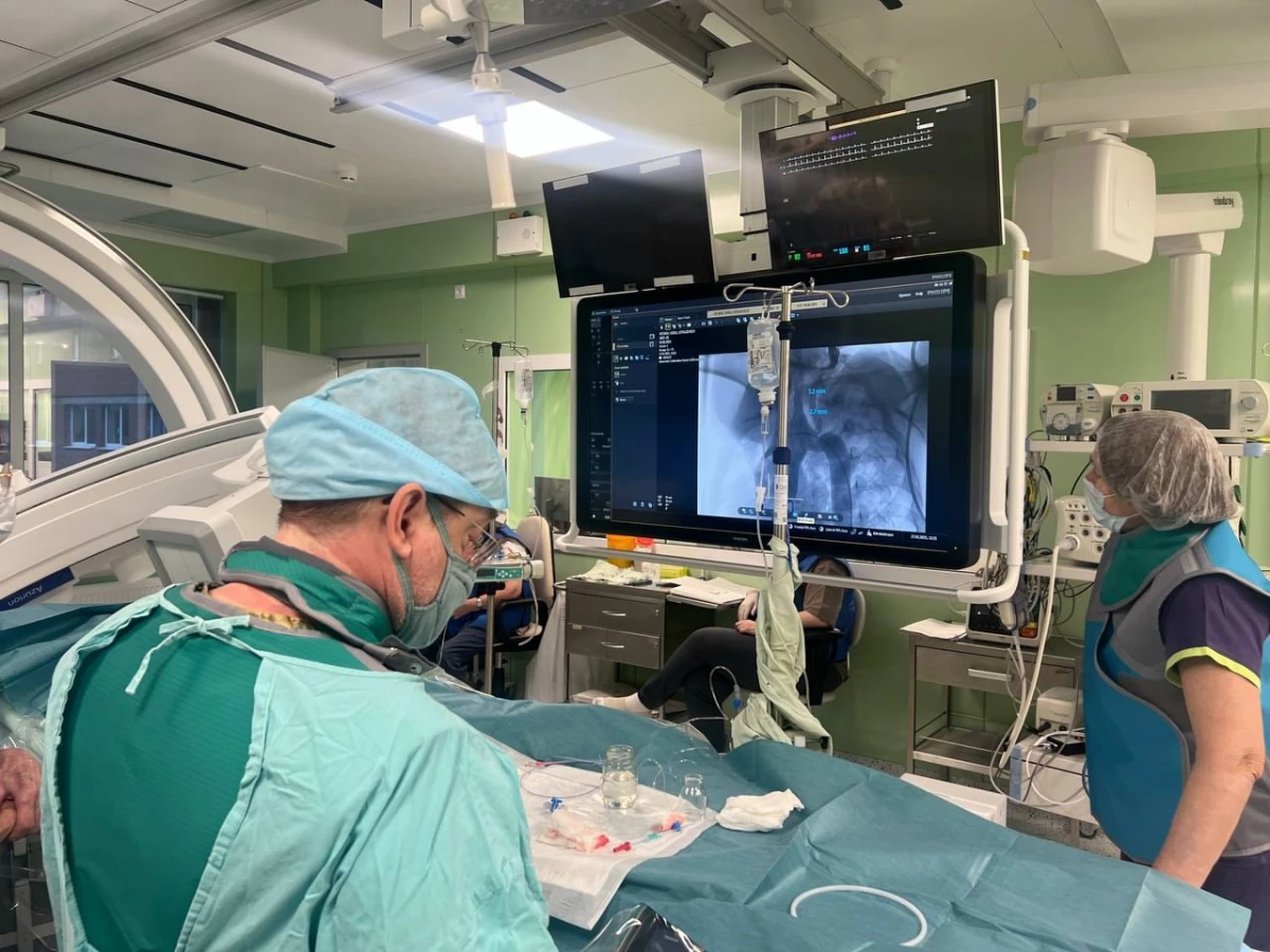 Петербургские хирурги успешно провели операцию трехлетнему пациенту с помощью ангиографа - tvspb.ru