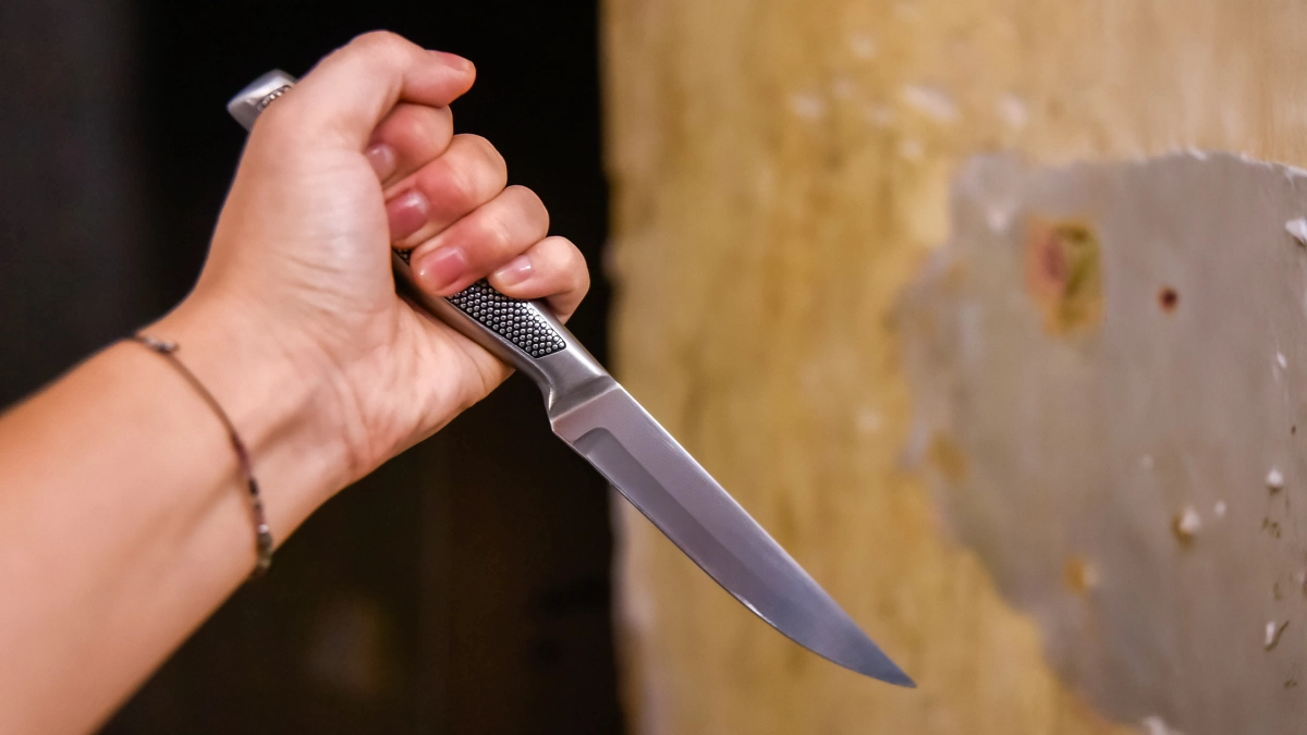 Петербурженка «случайно» ударила знакомого ножом и убила его: она проведет 7 лет в колонии - tvspb.ru