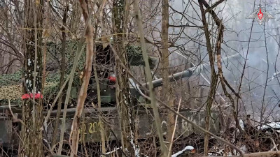 Экипажи танков Т-80БМ оказывают поддержку мотострелковым и штурмовым подразделениям