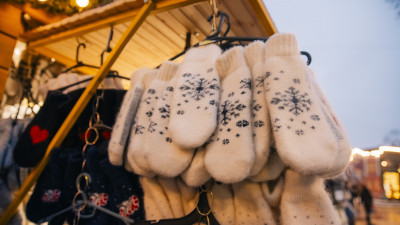 Перчатки удобнее, а варежки теплее: как выбрать подходящую по погоде и случаю «одежду для рук»