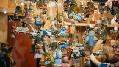 Как не испортить праздник: Роспотребнадзор дал советы по выбору гирлянд и елочных игрушек