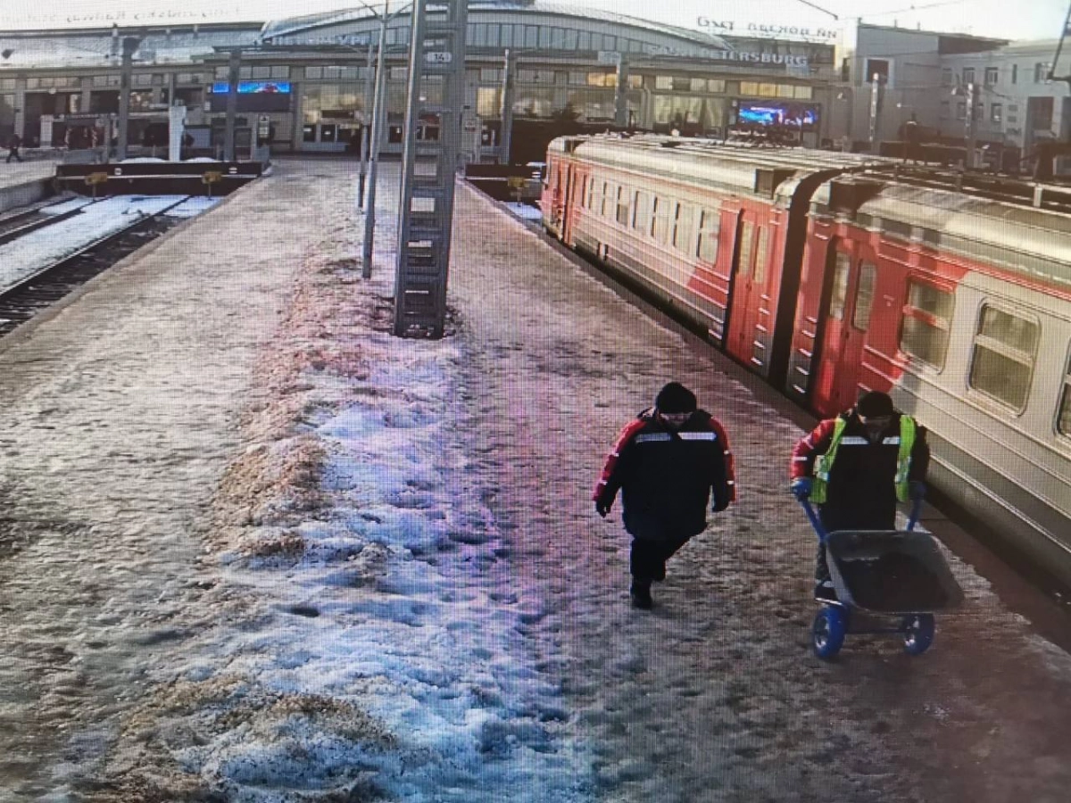 В Петербурге убрали наледь на железнодорожных станциях после проверки прокуратуры - tvspb.ru