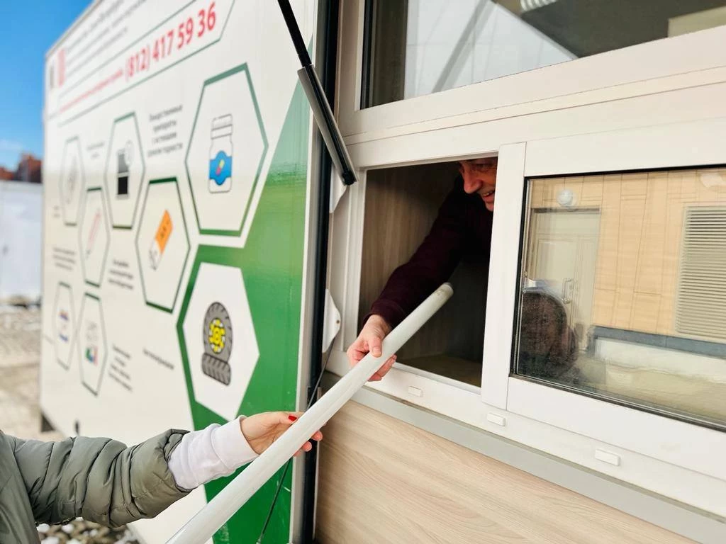 Петербуржцы очистили город от 20 тонн опасных отходов - tvspb.ru