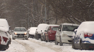 Дворовые правила: парковаться во дворах жилых домов тоже положено по закону
