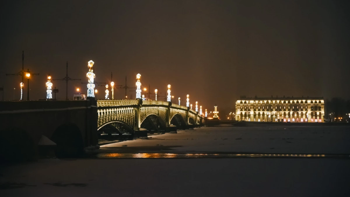 С апреля по июнь Троицкий мост закроют для личного транспорта из-за ремонта покрытия и трамвайных путей - tvspb.ru