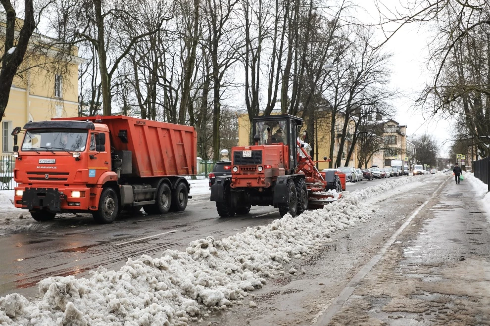 Дорожники Петербурга увеличили вывоз снега до 50 кубометров в сутки - tvspb.ru