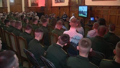 В петербургском Доме офицеров перед кадетами и курсантами выступил ветеран СВО Даниил Кошлаков