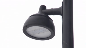 Современное освещение в саду «Нева»