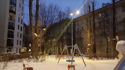 Новое световое оформление получил жилой квартал в Калининском районе