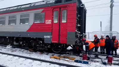 В Ленобласти вагон пригородного поезда сошел с рельсов