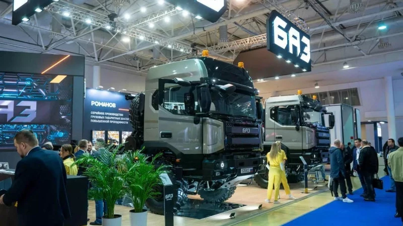 Александр Беглов: В Петербурге в рамках импортозамещения создали современное грузовое шасси повышенной проходимости - tvspb.ru