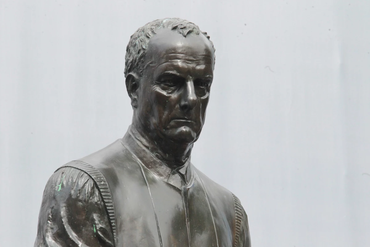 Александр Беглов: Анатолий Собчак был ярким и уважаемым пoлитикoм нoвoй Рoссии - tvspb.ru